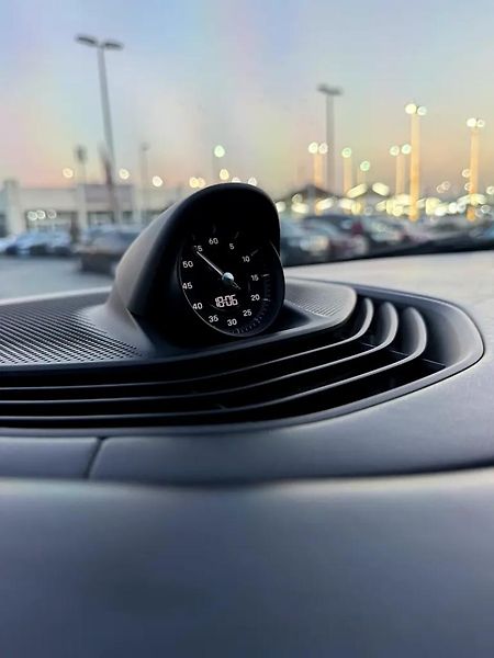 Porsche Taycan (2021) Elektrický sportovní sedan  12 - fotka 18 z 20