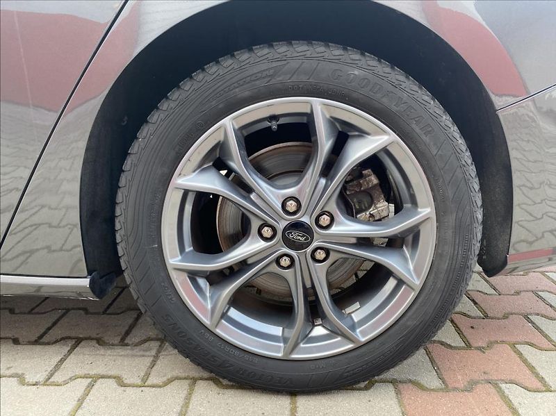 Ford Focus 1,5 TDCi  ST-line / záruka - fotka 41 z 42