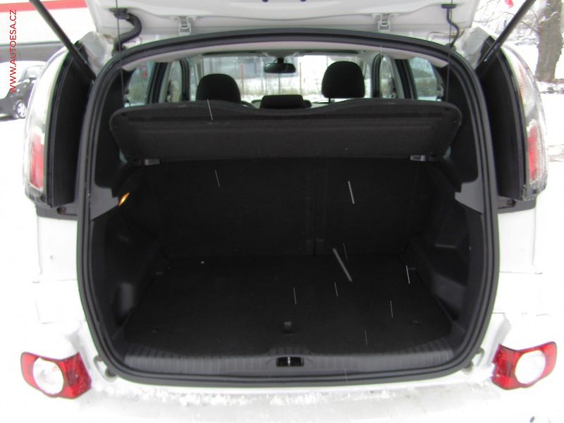 Citroën C3 Picasso (2015) 1.2i, Exclusive, navi, panor - fotka 7 z 17