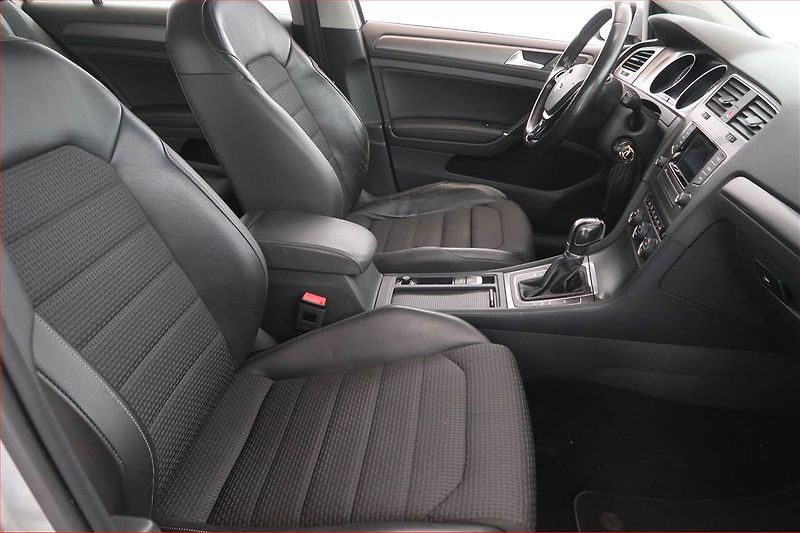 Volkswagen Golf (2013) Highline 1.6 TDI, Automat - fotka 9 z 17
