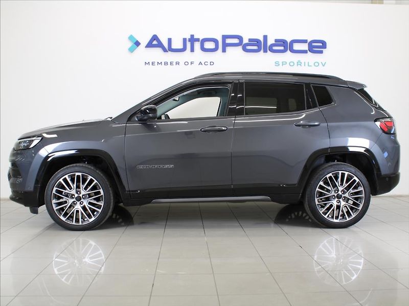 Jeep Compass 1,5 Turbo Hybrid Summit 30tkm. - fotka 5 z 23