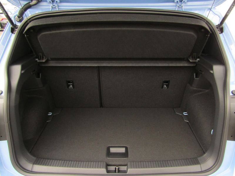 Volkswagen T-Cross R-Line People1.5 TSI 110 kW 7D - fotka 19 z 34