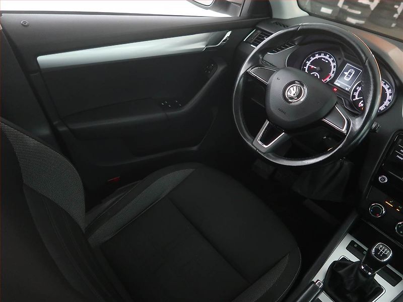 Škoda Octavia (2017) Ambition 1.6 TDI, Tempomat - fotka 7 z 17
