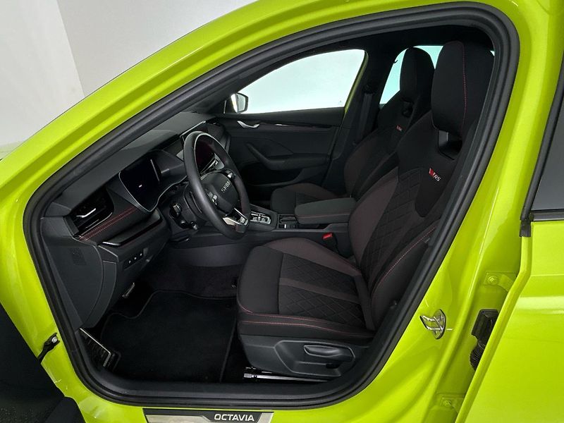 Škoda Octavia RS DSG - fotka 7 z 29