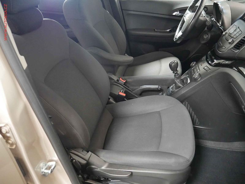 Chevrolet Orlando (2011) 1.8i, ČR, autoAC, tažné - fotka 12 z 19
