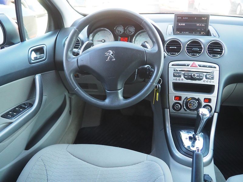 Peugeot 308 (2012) 2.0 HDi Panorama Automat - fotka 15 z 30