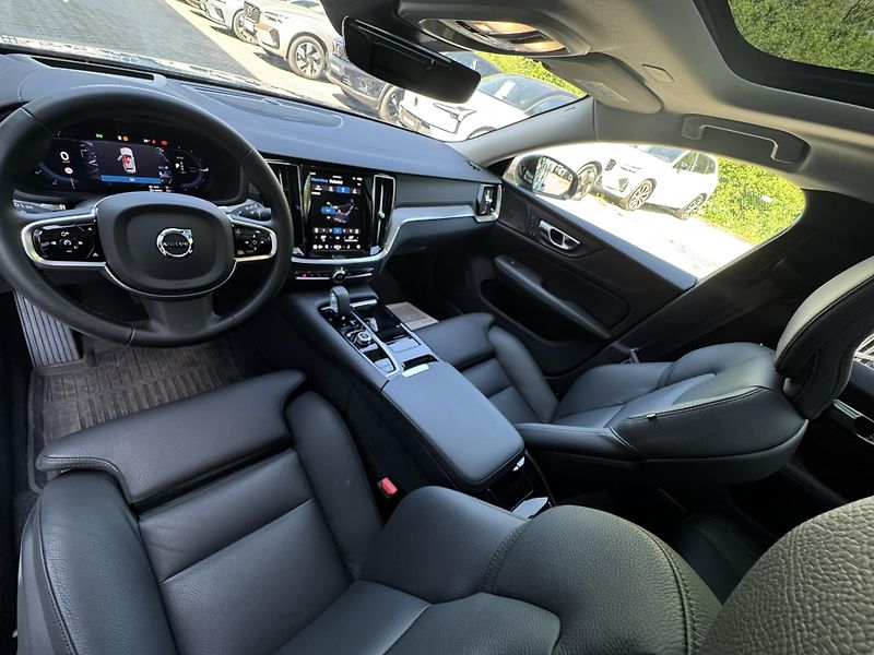 Volvo V60 T6 AWD Ultra Dark // REZERVACE - fotka 15 z 36