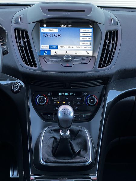 Ford Kuga 1.5 EcoBoost ST Line TZ - fotka 12 z 24
