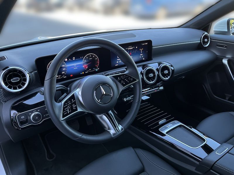 Mercedes-Benz Třídy A A-Třída 180 Progressive Line - fotka 10 z 21