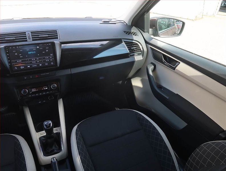 Škoda Fabia (2016) Style 1.2 TSI, Park. senzory - fotka 8 z 19