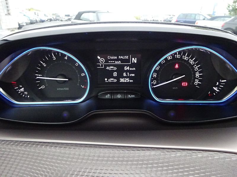 Peugeot 2008 1.2 VTi Allure AUTOMAT SERVIS - fotka 12 z 34