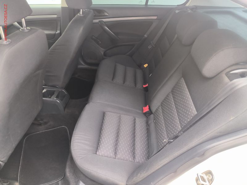 Škoda Octavia (2012) 2.0 TDi, ČR, Active, zámek - fotka 10 z 16