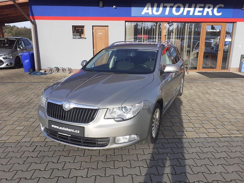 Škoda Superb (2011) 2.0 TDi Elegance - fotka 1 z 37