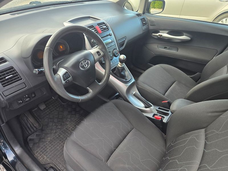Toyota Auris (2012) 1.4 i Nová STK, 94tis.km - fotka 10 z 20