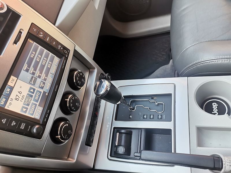Jeep Cherokee (2009) 2.8CRD 130kw AUT 4x4 Tažné ČR - fotka 13 z 31