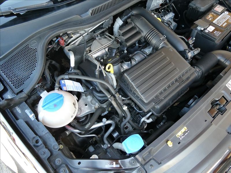 Volkswagen Polo 1,2 TSi 66kW HIGHLINE,serviska - fotka 37 z 39