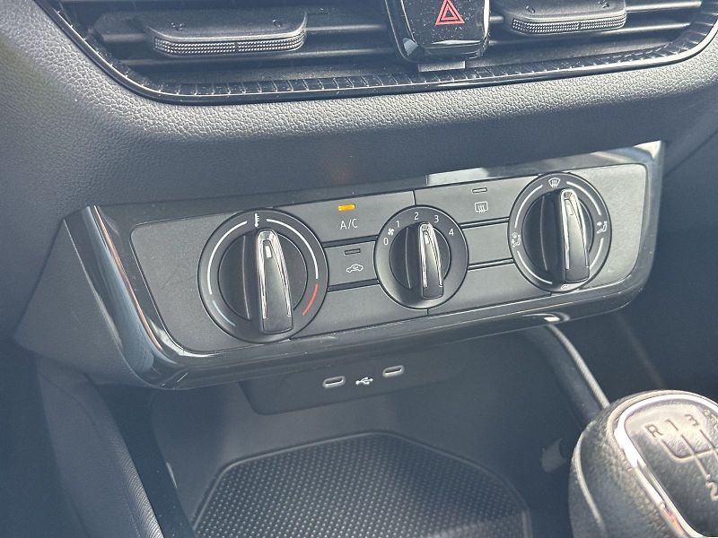 Škoda Fabia (2022) 1.0 MPI Active - fotka 14 z 23