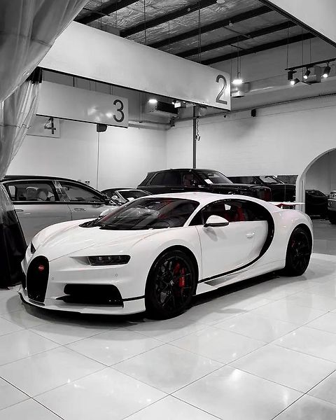 Bugatti Chiron (2019) Exkluzivní W16 sportovní edice - fotka 1 z 14