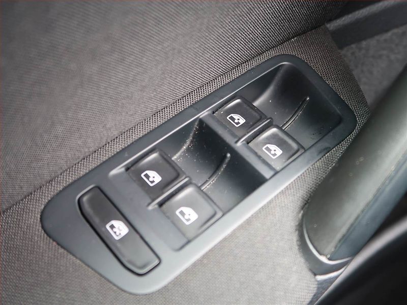 Volkswagen Golf (2019) 1.6 TDI, Navi, Park. senzory - fotka 16 z 17