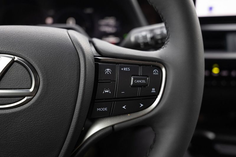 Lexus UX 300h 300H 2,0 HEV BUSINESS TECH - fotka 13 z 30