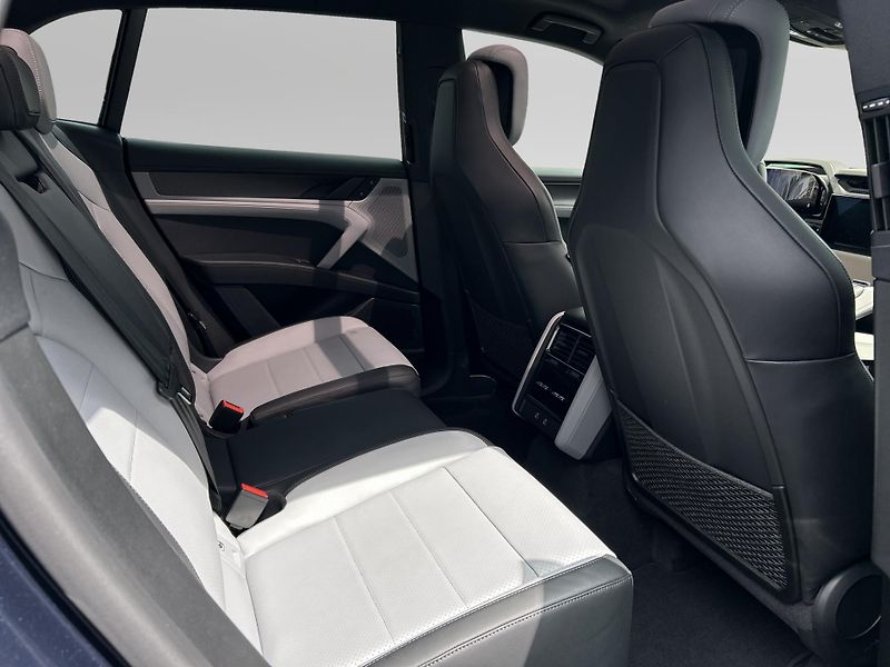 Porsche Cayenne Electric - fotka 23 z 30