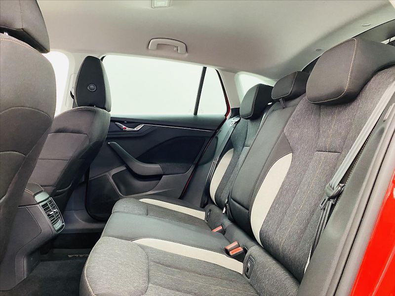 Škoda Scala 1,0 TSI 85 kW Style - fotka 6 z 28