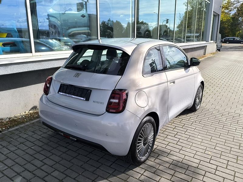 Fiat 500 (2026) Hybrid Icon 1.0 BSG 65k - fotka 31 z 34