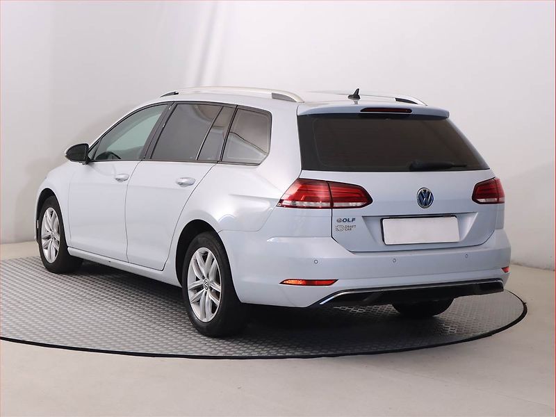 Volkswagen Golf (2018) 1.6 TDI, Automat, Serv.kniha - fotka 4 z 21