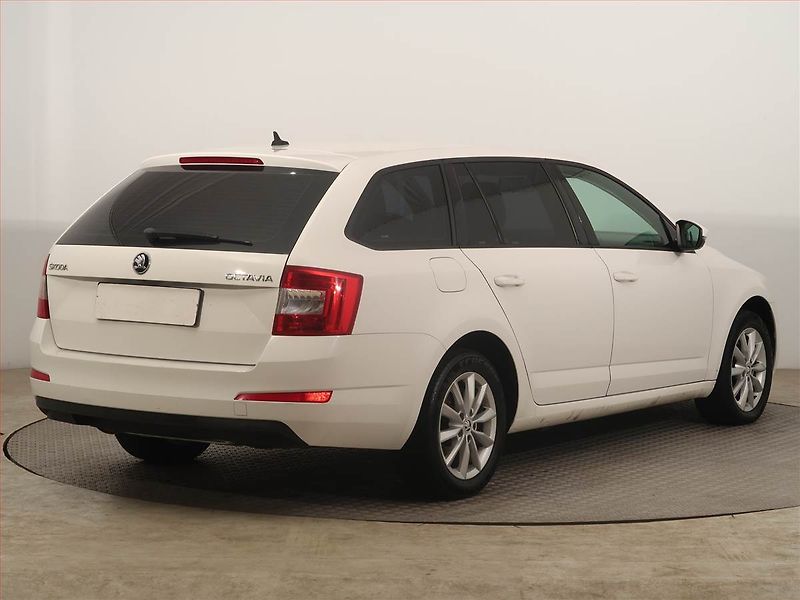 Škoda Octavia (2015) 2.0 TDI, Navi, Tempomat - fotka 5 z 13