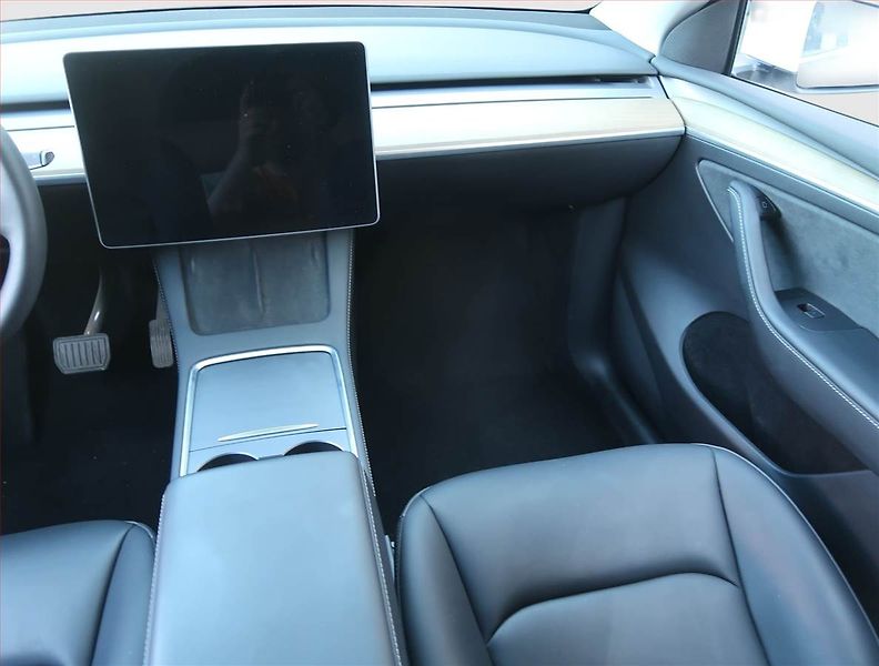 Tesla Model Y (2023) RWD LFP 60kWh, SoH 95% - fotka 8 z 16