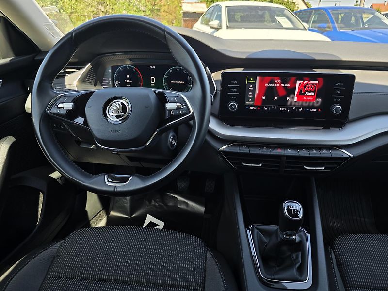 Škoda Octavia 2.0 TDI AMBITION PLUS 1.MAJ ČR - fotka 21 z 37