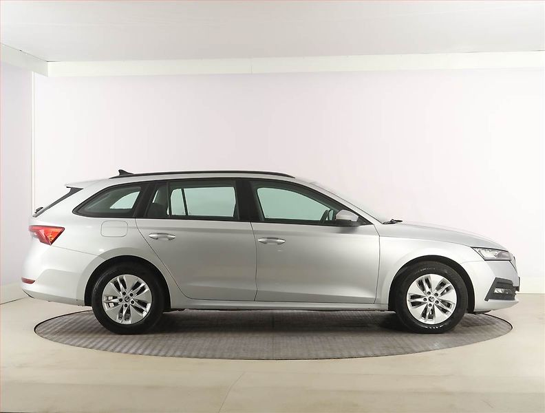 Škoda Octavia (2023) Ambition 2.0 TDI - fotka 6 z 23