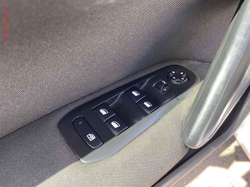 Peugeot 308 (2016) 1.6 BlueHDi, ČR, Active - fotka 13 z 15