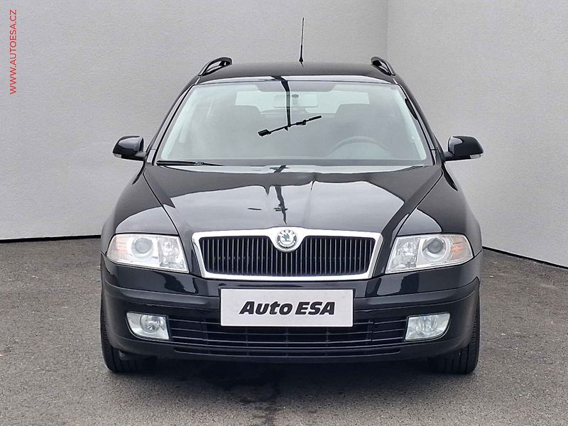 Škoda Octavia (2009) 1.9 TDi, Ambiente - fotka 2 z 15