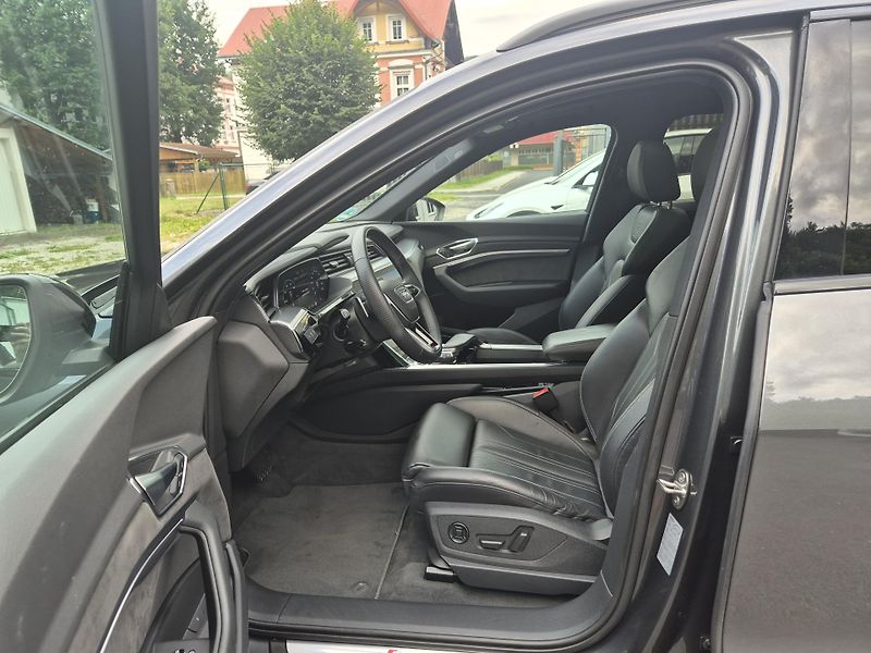 Audi e-tron SPORTBACK S 370kw SOH 96% - fotka 11 z 48