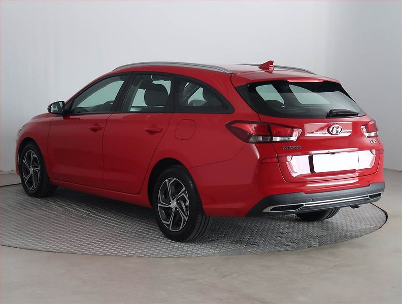 Hyundai i30 (2021) 1.0 T-GDI, ČR,1.maj - fotka 4 z 17