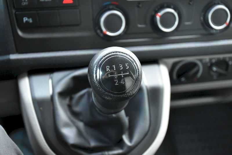 Volkswagen Transporter (2016) 2.0 TDI 75kW 9 Míst - fotka 20 z 26