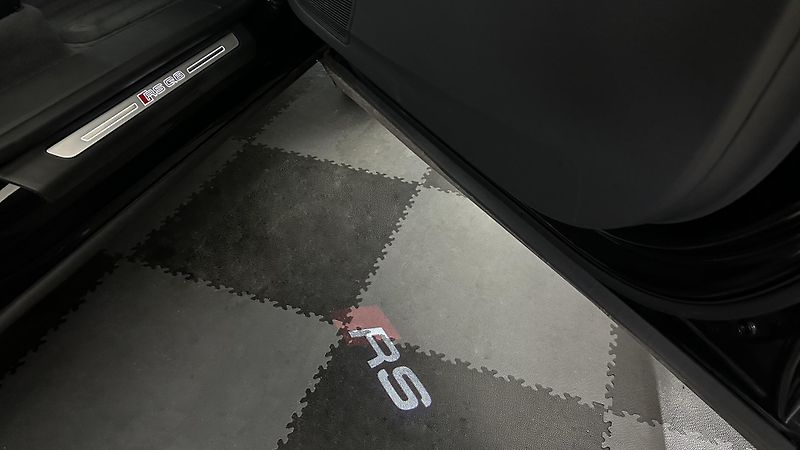 Audi RS Q8 TOP STAV / PLNÁ VÝBAVA  - fotka 49 z 54