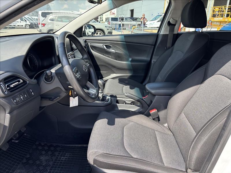 Hyundai i30 1,5 Smart 81kW kombi - fotka 19 z 34