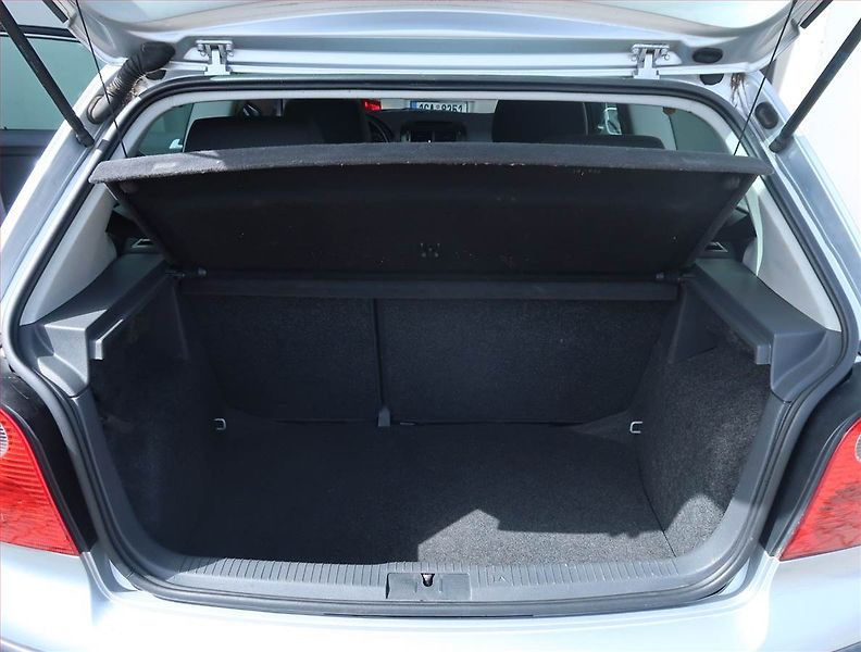 Volkswagen Polo (2003) 1.2, po STK, pěkný stav - fotka 13 z 14