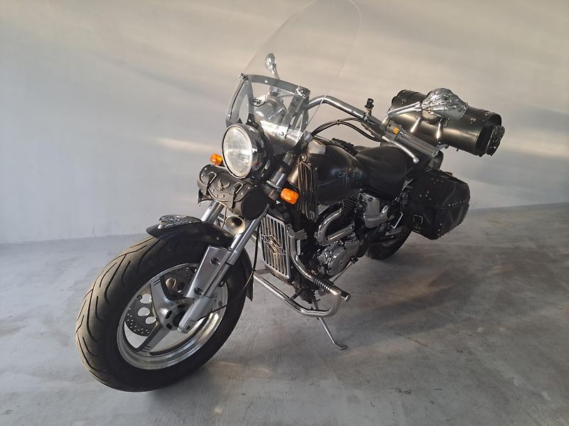 Suzuki VZ 800 Marauder - fotka 5 z 19