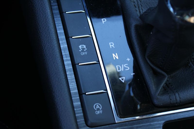 Škoda Superb 2.0TDI 147kW DSG 4x4 STYLE - fotka 27 z 34