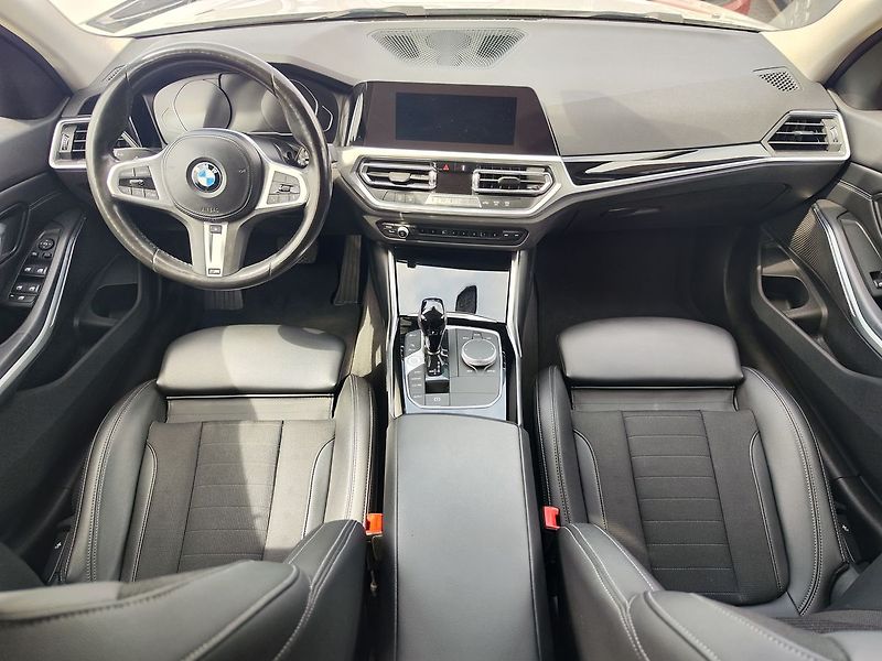 BMW Řada 3 2.0 320i/135kW Sport Line AT - fotka 12 z 29