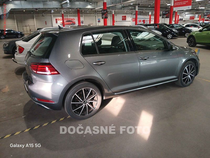 Volkswagen Golf (2018) 1.0 TSi, 1.maj,ČR - fotka 2 z 3