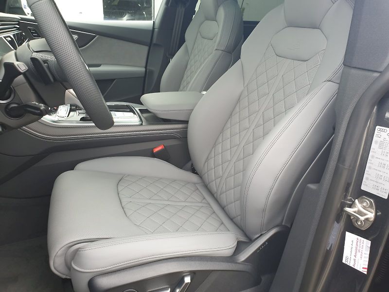 Audi Q8 (2026) SUV 60 TFSI e quattro 360kW - fotka 13 z 31