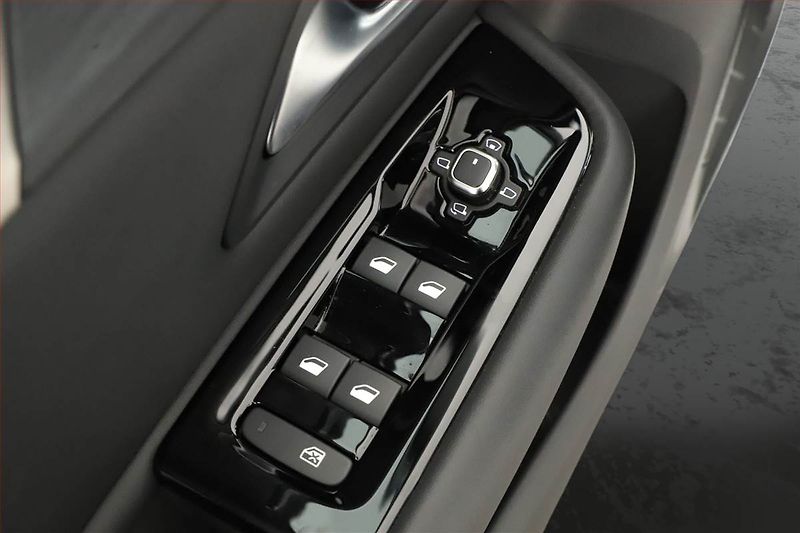 Citroën C5 X (2022) 1.2 PureTech - fotka 18 z 18