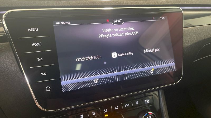 Škoda Superb (2019) kombi Laurin&Klement 2.0TDI  2 - fotka 27 z 34