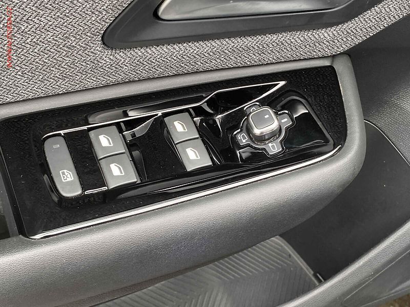 Citroën C5 X (2023) 1.2 PT, Feel, AT, LED, navi - fotka 11 z 21