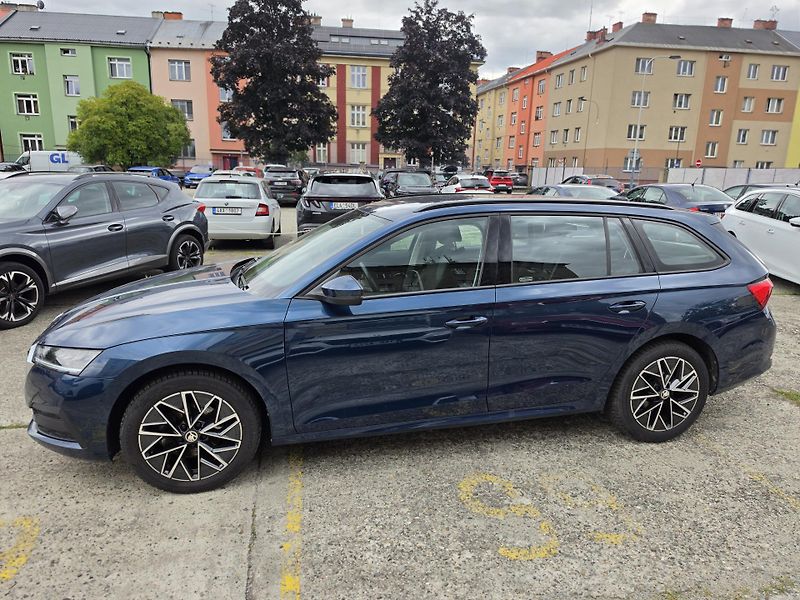 Škoda Octavia (2023)  Combi Ambition 1,5 TSI 110 kW - fotka 2 z 23