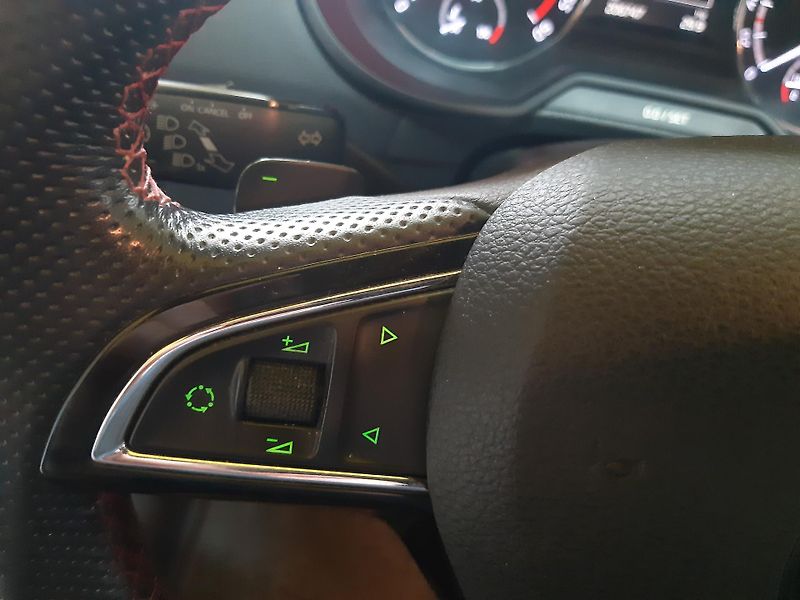 Škoda Octavia RS 2.0 TDI COMBI NAVI - fotka 18 z 28